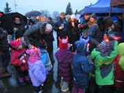 Vystoupení  dětí při rozsvícení stromu na Vlkavě, jarmark